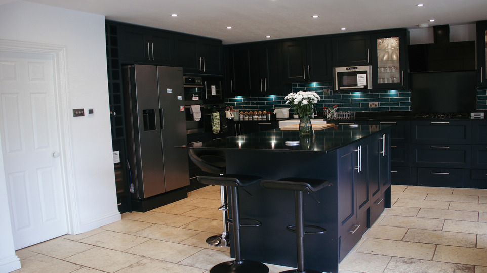 8 Bedroom Mansion In Farnborough